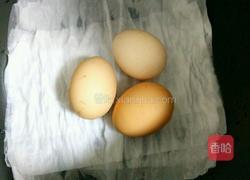 电饭锅焖鸡蛋的做法图解3