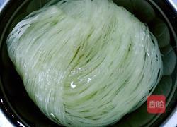 酸辣米线的做法图解1