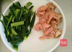 黄瓜皮炒肉的做法图解1