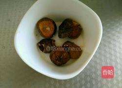 红蘑炒土豆片的做法图解2