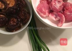 冬菇蒸排骨的做法图解1