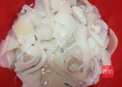 韭菜花炒鱿鱼的做法图解2