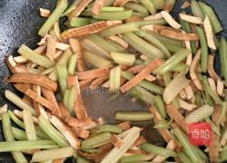 西芹炒香干的做法图解4