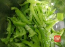尖椒鸡蛋的做法图解1