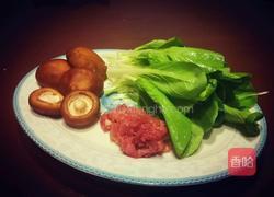 香菇白菜肉汤的做法图解1