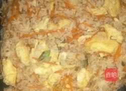 胡萝卜鸡蛋炒饭的做法图解6