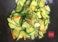 双椒炝小瓜的做法图解7