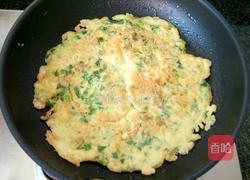 芹菜叶鸡蛋饼的做法图解5