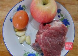 苹果烧肉的做法图解1