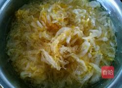 大骨头炖酸菜的做法图解2