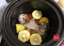 红萝卜马蹄玉米汤的做法图解4