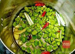 煮蚕豆的做法图解2