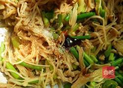金针菇炒蒜苔的做法图解4
