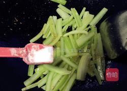 清炒芹菜香肠的做法图解7