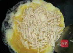 金针菇炒鸡蛋的做法图解5