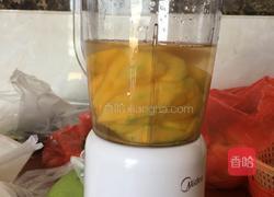 鲜榨芒果汁的做法图解2