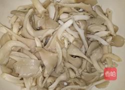 蒜苗炒菌菇的做法图解2