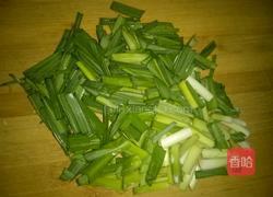 蒜苗炒菌菇的做法图解4