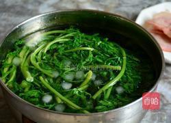 鲍汁茼蒿培根卷的做法图解3