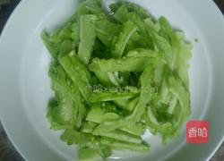 蒜苗苦瓜炒肥肉的做法图解3