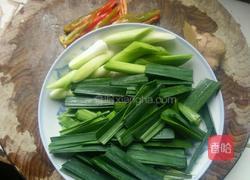 蒜苗苦瓜炒肥肉的做法图解4