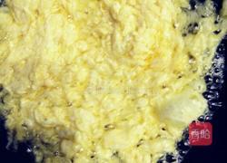 海鲜菠萝炒饭的做法图解3