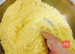 玉米面窝窝头的做法图解1