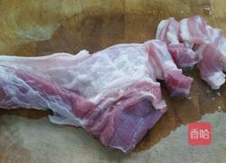 油豆腐煮五花肉的做法图解1