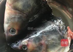 红烧鱼头的做法图解1