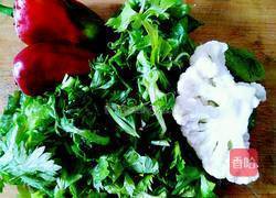 芹菜叶炒菜花的做法图解1
