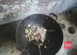 辣椒炒筒子骨肉的做法图解5