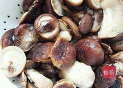香菇猪肉酸汤水饺（无辣）的做法图解2