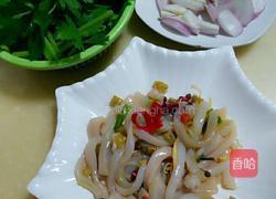 香芹炒鱿鱼的做法图解1