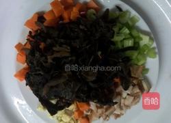 五彩炒饭的做法图解1
