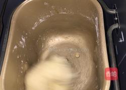 蜜豆花环面包的做法图解2