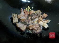 蒜苗炒腊鱼块的做法图解5