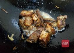 蒜苗炒腊鱼块的做法图解6