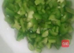 番茄青椒炒饭的做法图解1
