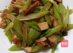 芹菜炒豆干的做法图解8