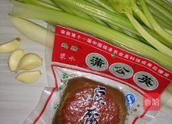 芹菜炒豆干的做法图解1
