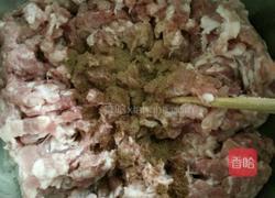 猪肉韭菜包子的做法图解2