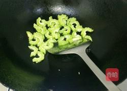 苦瓜炒鸡蛋的做法图解9