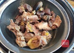 乌鸡炖板栗汤的做法图解2