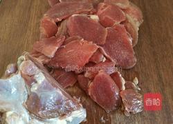 孜然羊肉的做法图解1