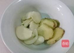 回锅肉炒花菜的做法图解1