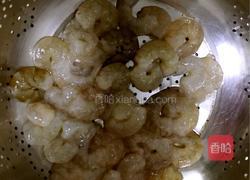 韭菜鸡蛋虾仁水饺的做法图解3