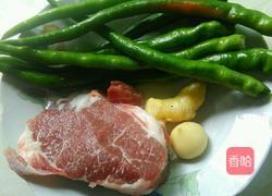 青椒炒肉的做法图解1