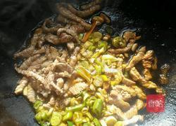 西兰花炒肉的做法图解5