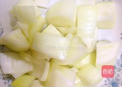 青番茄炒土豆的做法图解1