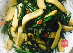 韭菜苔炒白干的做法图解11